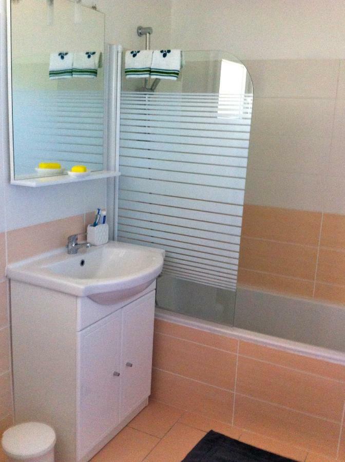 Villa De Vacances Au Calme Proche De La Mer 라론드레모레 외부 사진